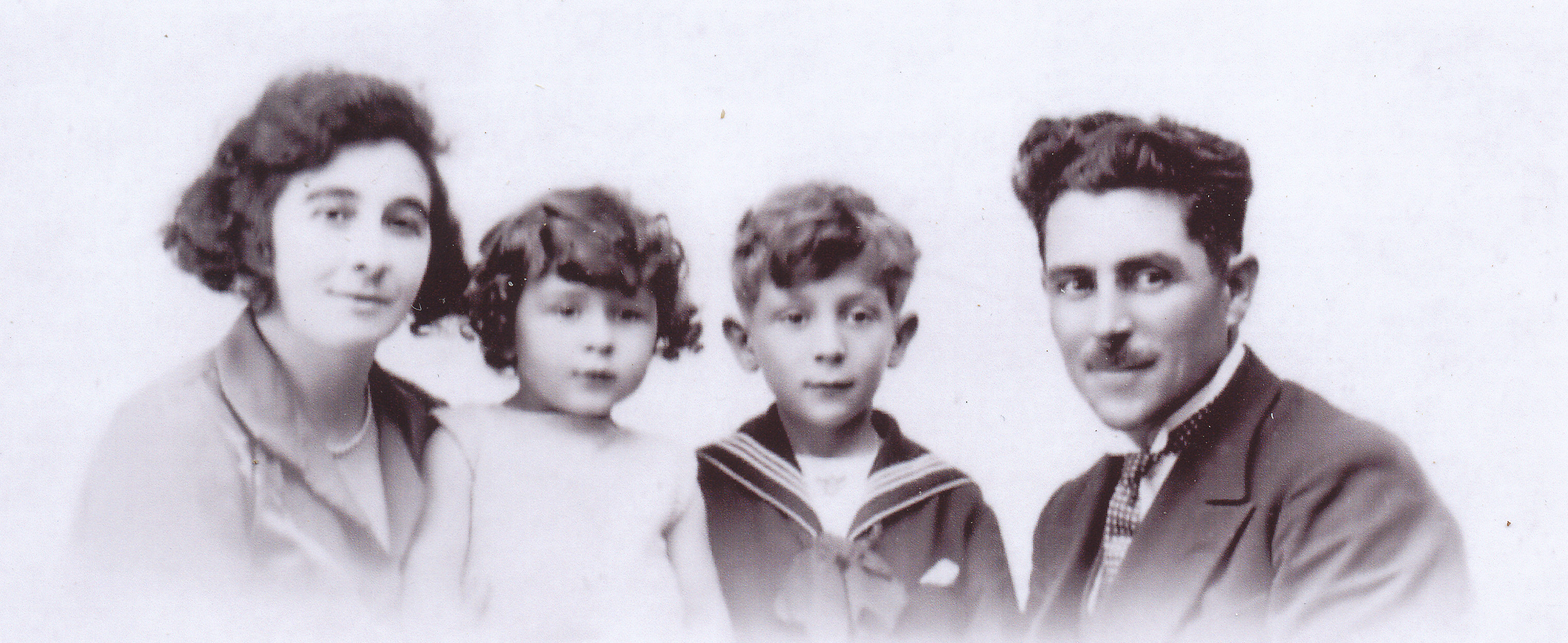 Famille Cadel en 1934 : Anna, Kop, René, Pap