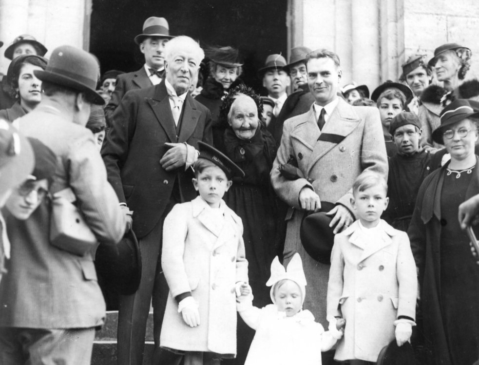 Clémence Ridé à la sortie de la messe pour ses 100 ans.