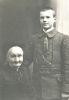 Clémence Ridé et son arrière-petit-fils Serge Chauvigné à Joué-lès-Tours en 1915